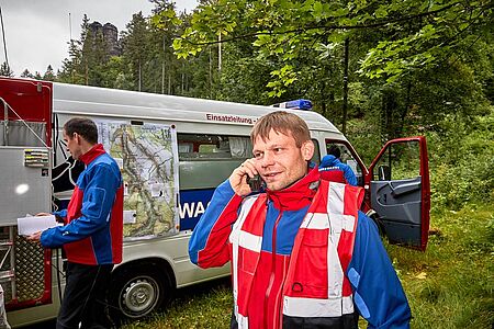 Thomas Pöhland (39), Leiter der Höhlenrettung Sachsen, an der Einsatzleitung